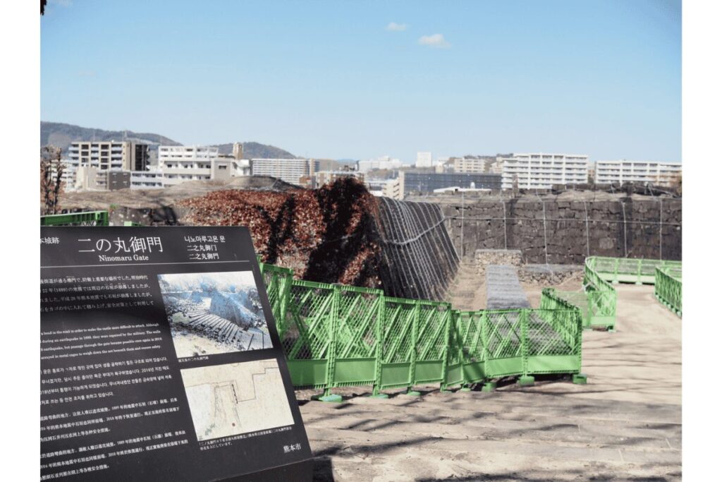 熊本城二の丸広場　熊本城二の丸御門