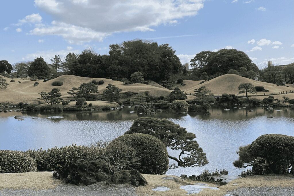 水前寺成趣園　古今伝授の間より眺める風景