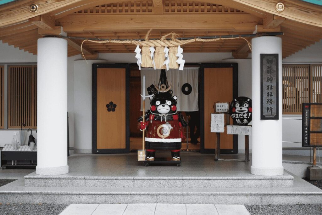 加藤神社のくまモン像