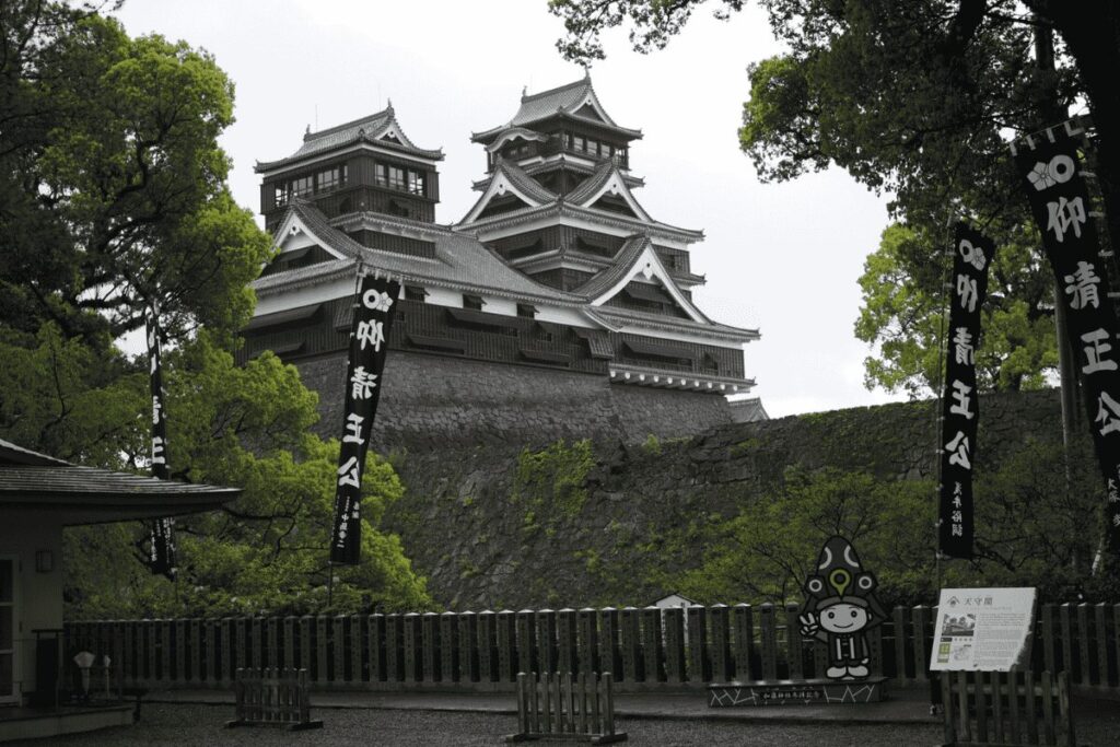 加藤神社から見上げる熊本城